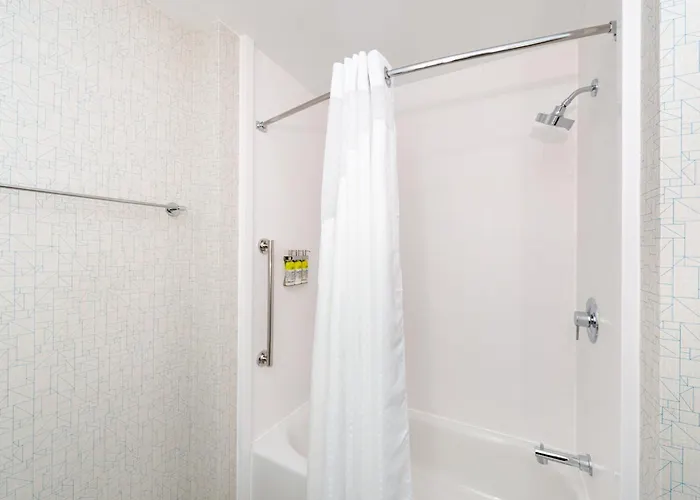Express & - - Joliet North By Ihg